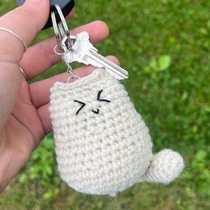 Crochet cat keychain